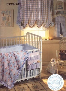 McCall's 5795 ~ Babyzimmer Essentials: Kinderbettdecke, Nestchen, Vorhang, mehr - Bild 1 von 8