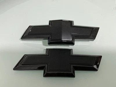 Chevrolet Camaro 2016-2025 emblema negro brillante delantero y trasero Foto 1 de 2