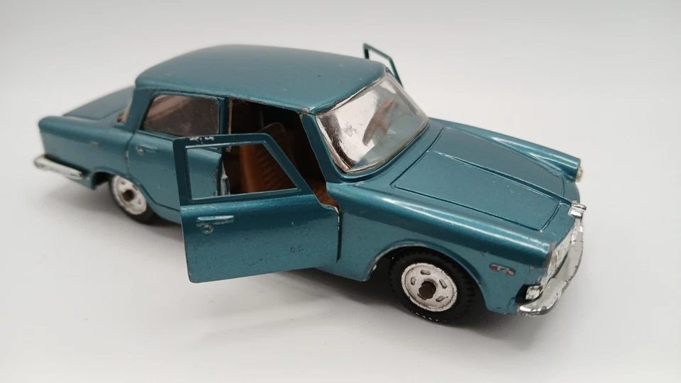 Mebetoys A4 ALFA ROMEO 2600 - Immagine 1 di 4