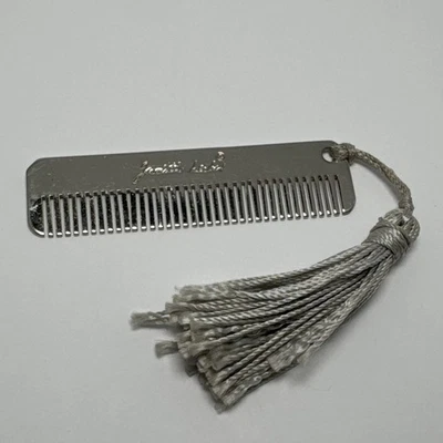 Peine de viaje Judith Leiber plateado/cromo con borla hecho en Italia Foto 1 de 4