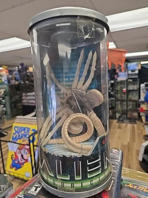 ALIEN RESURRECTION FACE HUGGER Kenner Movie Edition Hasbro Signature 1997 SEALED - Image 1 of 4