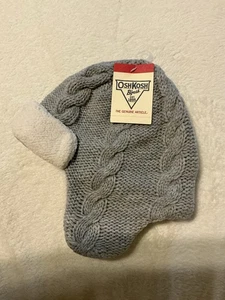Neu mit Etikett Oshkosh Strickmütze Größe 4-7 Jahre Ohrenklappen neu mit Etikett grau Unisex Winter Herbst selten - Bild 1 von 3