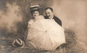 Vintage Postcard Lovers Couple Photoshoot Hiding In The Umbrella Pre Wedding - Picture 1 of 2