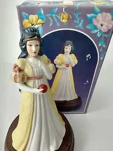 Vintage Musical Princess Snow White Plays Captivating Tune "Yesterday" Porcelain - Picture 1 of 7