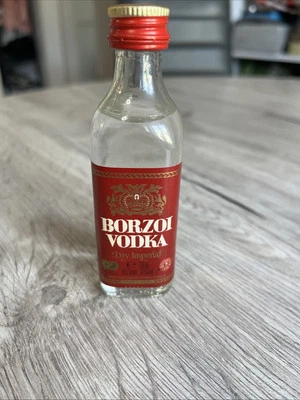 Borzoi Vodka Dry Imperial James Burrough PLC London England Miniatur  - Bild 1 von 3