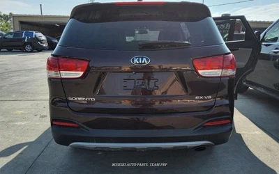KIA SORENTO 2016-2018 REAR BUMPER TWO PIECE BUMPER WITH PARK ASSIST 1730707 - Image 1 of 4
