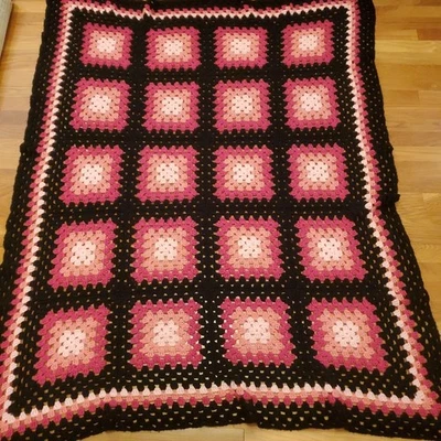 "Manta afgana cuadrada abuela de colección rosa y negra 48""x60"" ganchillo rosa" Foto 1 de 4