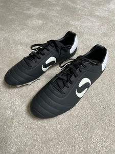 Boys Size 6 Football Shoes - Picture 1 of 8