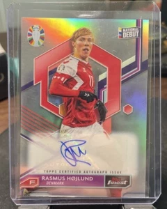 2023 TOPPS FINEST ROAD TO EURO 2024 RASMUS HOJLUND NATIONAL DEBUT AUTO DENMARK - Picture 1 of 2