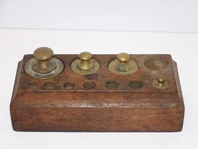 -ANCIENNE BOITE de POIDS pour BALANCE ROBERVAL INCOMPLETE 4 Poids 200 à 20 g  D - Photo 1/4