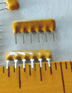 25 Stück 47K Ohm 6 Pins (5) Widerstände Netzwerk Array 4606X-102-473LF - Bild 1 von 2