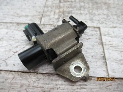 Клапан вакуумного переключателя управления продувкой Nissan INFINITI 350z G35 Maxima VIAS K5T46673 - Изображение 1 из 4