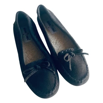 Minnetonka Women's 8.5 Gray Suede Moccasin Fleece Lined Driver Sole Slipper - Image 1 of 4