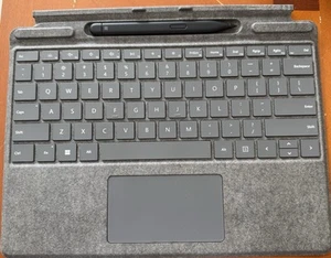 Microsoft Surface Pro Signature Type Cover Keyboard for Pro 11/10/9/8/X w/S Pen - Afbeelding 1 van 5