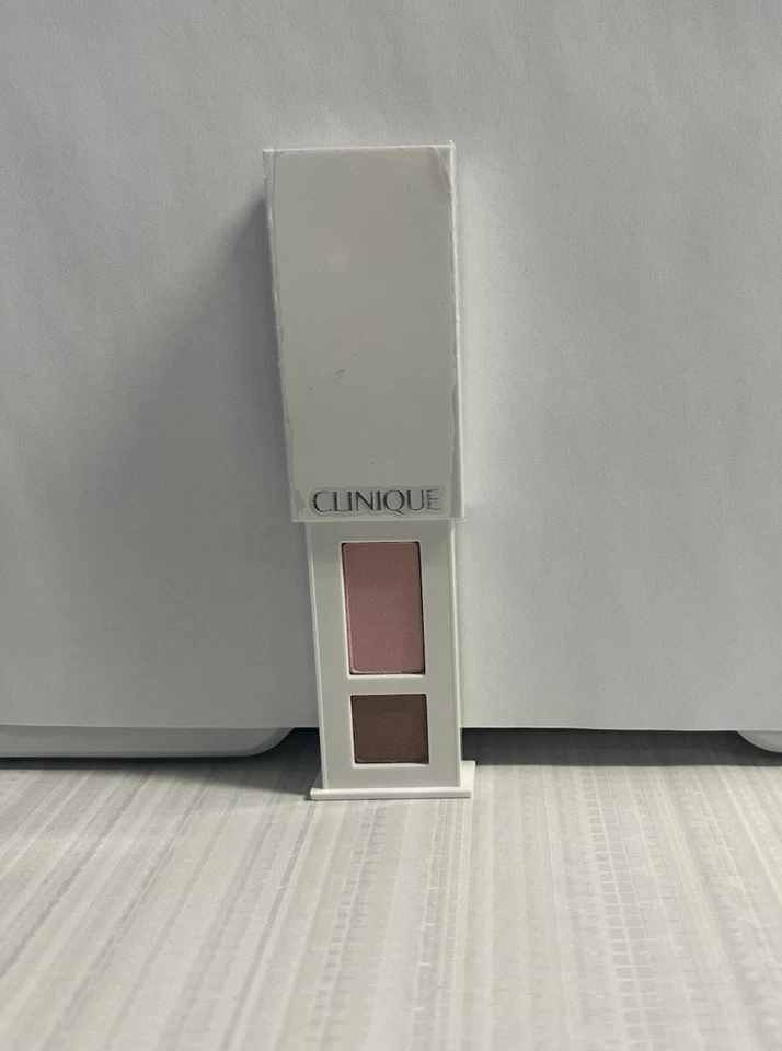 Nueva sombra de ojos CLINIQUE All About Duo MINI en STRAWBERRY FUDGE Foto 1 de 1