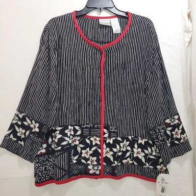 Blusa Napa Valley Top Grande Feminina Preta Branca Floral Listrada Botão Frontal - Imagem 1 de 4