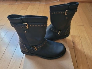 Neu im Karton UGG Jamie Kinder schwarz Leder Kampf Stiefeletten Größe 6 passt Erwachsenen 7  - Bild 1 von 6