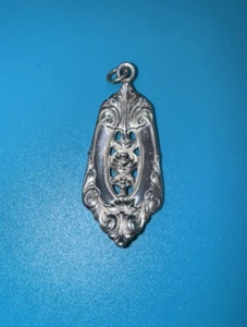 WALLACE STERLING SILVER 925 ROSE POINT PENDANT CHARM 10g VINTAGE 1980S - Picture 1 of 8