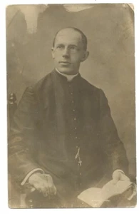 Foto real Rev. Postal Charles Cordier Pastor Iglesia de San Antonio años 20 RPPC - Imagen 1 de 2