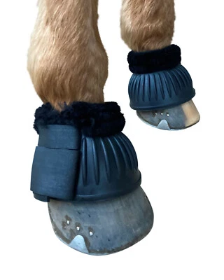 Hufglocken mit Fell / Gummi / Schwarz / S-L / Springglocken / Klettverschluss  - Bild 1 von 4