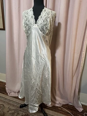 Cabernet 睡衣女式 1X 睡袍长缎面奶油色蕾丝装饰性感吊带 — 第 1/4 张图片