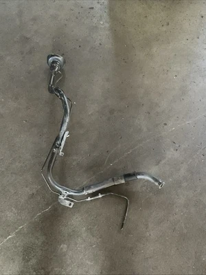 Conjunto de cuello de llenado de tanque de combustible 14-24 Infiniti Q50 sedán 3.0T 17221-4HA0A Foto 1 de 4