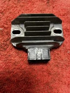 2006 KAWASAKI KFX400 VOLTAGE REGULATOR RECTIFIER 21066-S004 - Imagen 1 de 11