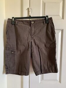 Preowned Liz Claiborne women’s brown shorts Size 12 Cotton Cargo used