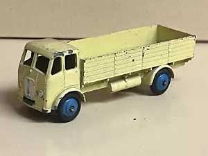 Dinky Toy Car - Picture 1 of 3
