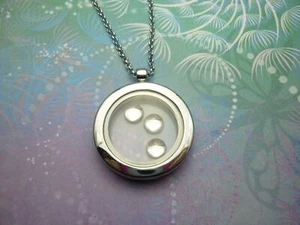 Adorable Floating Charm Locket Necklace - Comes with 3x Silver Bubble Charms - Imagen 1 de 3