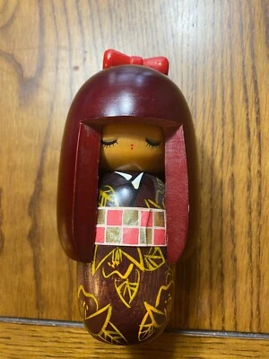 Muñeca Geisha Kokeshi Japonesa De Colección Estatua de Madera Estatuilla Escultura Adorno Rojo Foto 1 de 4