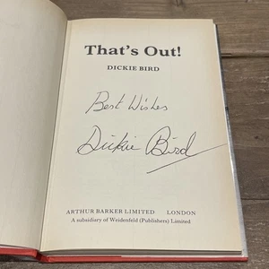 SIGNED DICKIE BIRD THAT'S OUT FIRST EDITION HARDBACK DUSTJACKET 1985 - Picture 1 of 10