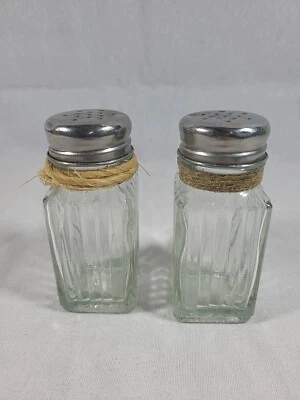 Conjunto de agitador quadrado de vidro transparente SAL e PEPPER - com tampas de metal - Imagem 1 de 4