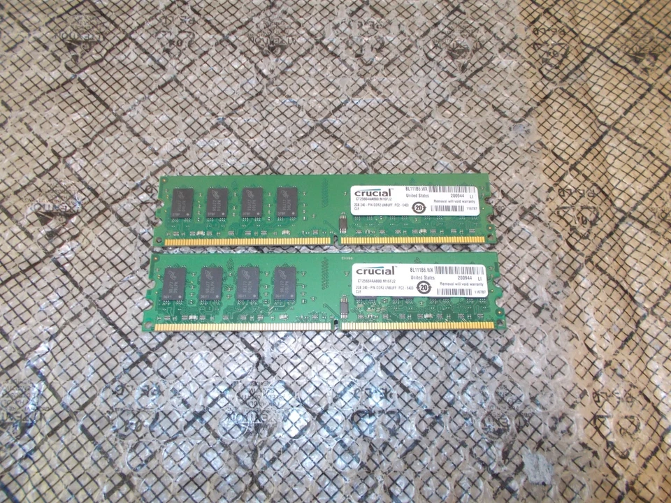 4GB (2GBx2) Crucial PC2-6400 800mhz Non-ECC DDR2 Ram CT25664AA800.M16FJ2 - Image 1 of 1
