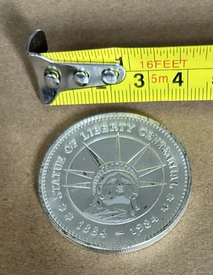 STATUE OF LIBERTY CENTENNIAL COIN 100 Anniversary SILVER PLATED 1884-1984 - Image 1 of 4