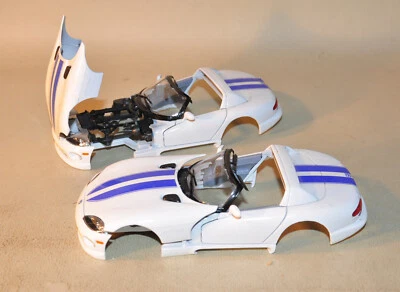 BURAGO - 2 scocche per DODGE VIPER scala 1/24 - senza scatola originale - Immagine 1 di 4