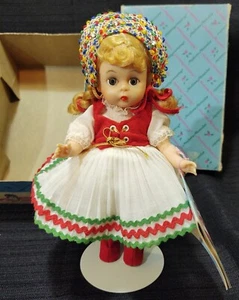 Madame Alexander Doll Hungary #597 International Showcase Stand & Box Vintage - Picture 1 of 11