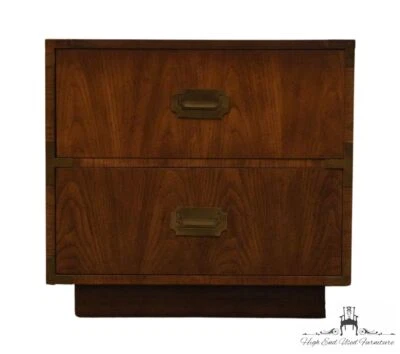 DIXIE MUEBLES Mesita de Noche Nogal Italiana Campaña Estilo 24" Dos Cajones 767-621 Foto 1 de 4