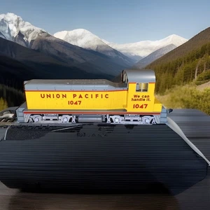 KATO No.37-11E HO scale Union Pacific EMD NW2 Phase Ⅱ #1047 - Picture 1 of 10