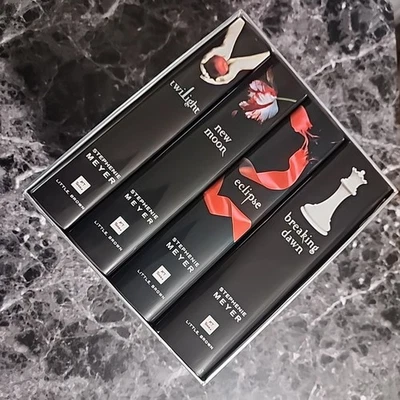 Twilight Saga Complete 4 Book Set Hardcover First Edition 2008 With Prints Foto 1 de 4