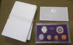 #XX.   1977  AUSTRALIAN  PROOF  COIN SET - PEN WRITING OUTSIDE FOAM - Picture 1 of 3