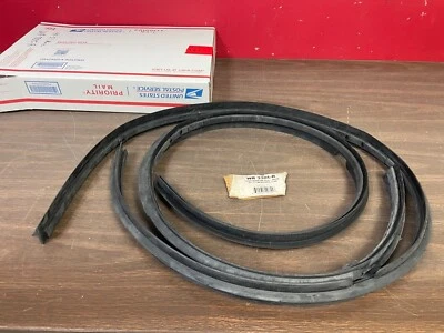 1949 1950 1951 MERMERCURY 2 ДВЕРИ ЗАДНИЕ ВЕНТИЛЯЦИОННЫЕ ОТВЕРСТИЯ ЧЕТВЕРТЬ ОКНА РЕЗИНОВЫЕ УПЛОТНЕНИЯ ПОГОДНАЯ ПОЛОСКА - Изображение 1 из 2