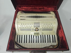 Fisarmonica CASINÒ vintage con custodia e più libri Made in Italy 41 chiavi - Foto 1 di 6