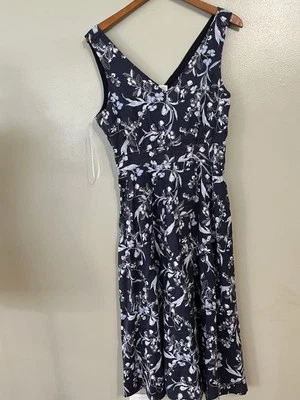 Vestido C&C California Azul Blanco Floral 100% Lino Cuello en V Ajuste y Acampanado 10 Nuevo con Etiquetas Foto 1 de 4