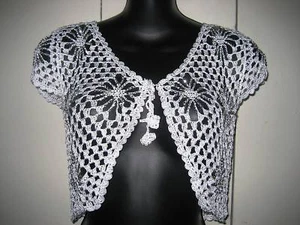 TOP DE ENCOGER DE HOMBROS CON CUENTAS DE FLOR DE GANCHILLO A MANO BLANCO - Imagen 1 de 2