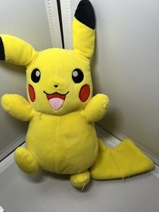 Peluche Pokemon Pikachu 9" Giallo WCT Giocattolo Peluche 2018 Vacanze Stuffy - Foto 1 di 3