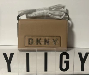 🐼💦 DKNY 🐼💦 Flap Crossbody Handbag Bag Clutch Pouch Purse Tan 🐼 GB16 - Picture 1 of 8