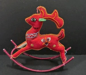 DE COLECCIÓN CHINA BORDADA TELA SEDA ROJA MECEDORA CIERVO RENO ADORNO DE NAVIDAD - Imagen 1 de 10