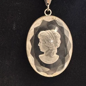 Vintage Silvertone Cameo Pendant Necklace – Acrylic Oval – 18” Chain with 2” Pen - Picture 1 of 3
