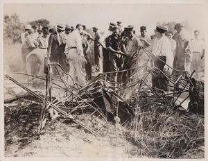 Foto de prensa de 1936 piloto Ruth Wells Barron choca avión cerca de Omaha NE - Imagen 1 de 2